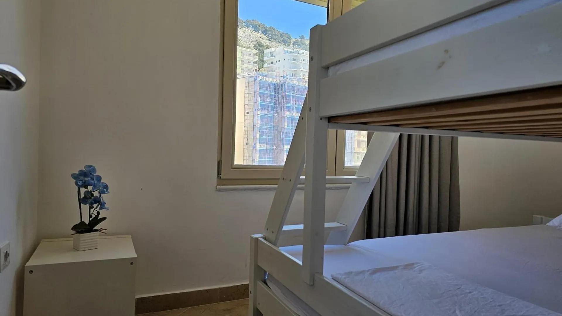 Scenic Stays With Space, Style & Simplicity Sarandë